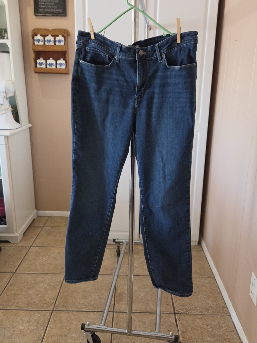 Levis Signature Totally Shaping Dark Blue Straight-Leg Jeans